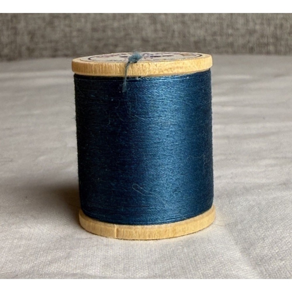 Vintage NEW Coats & Clark's 125 Yards #140 Oriental Blue Thread Wooden Spool